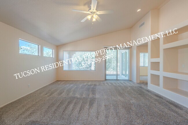 Building Photo - 11174 N Sand Pointe Dr