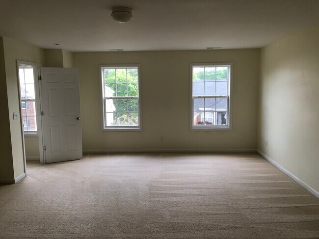 Building Photo - 1147 Pebble Creek Xing