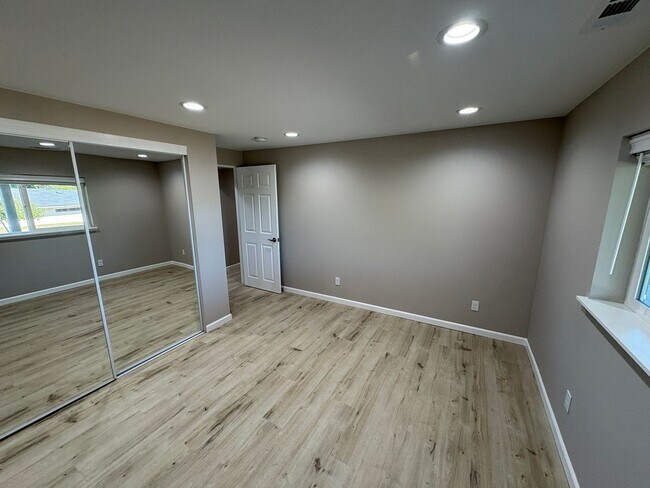 Building Photo - 3715 Q Ave