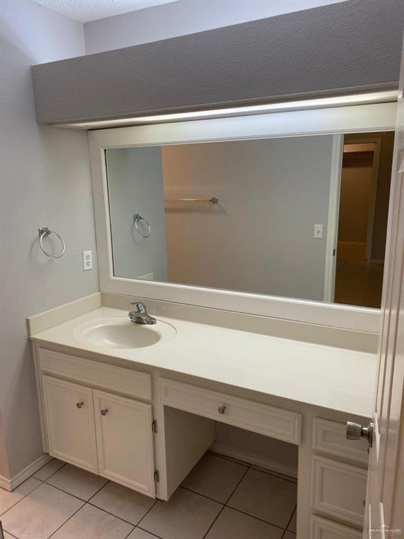 Building Photo - 10 Nightingale Ave