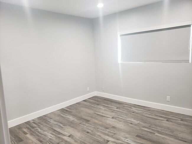 Building Photo - 2027 Vestal Ave