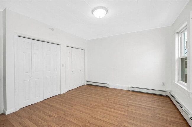 Building Photo - 220 Concord St