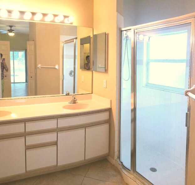 master bath shower - 2063 Imperial Cir