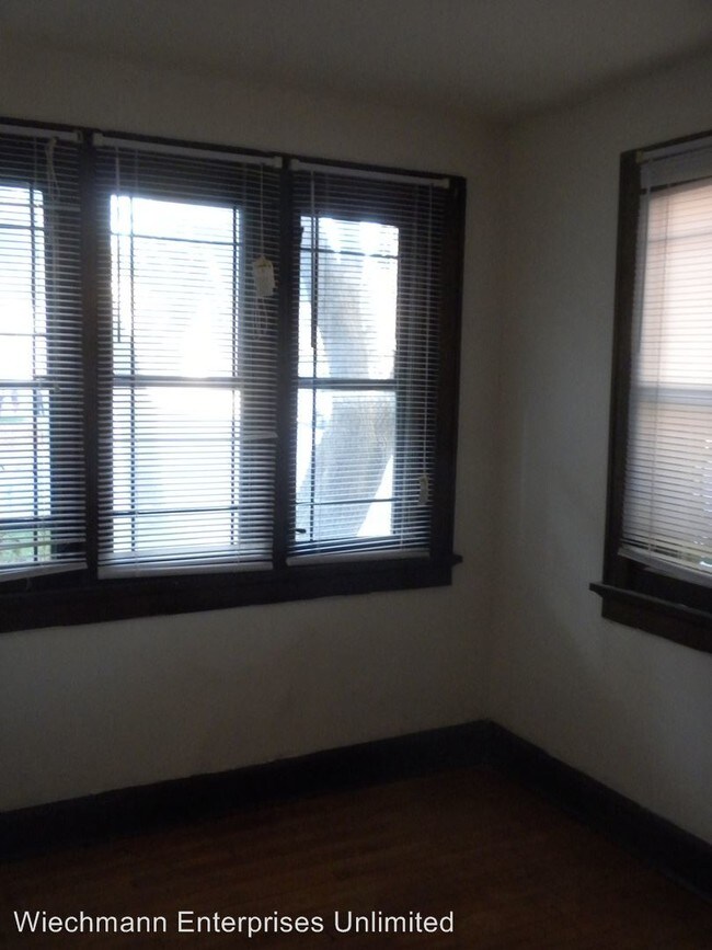 Building Photo - 2856 N Bartlett Ave