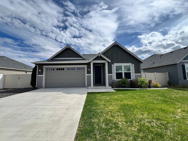 Primary Photo - Newer Construction Home in Mae Valley!