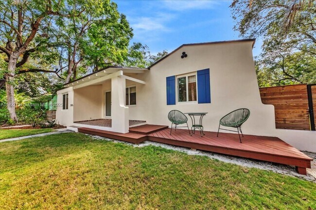 Building Photo - 7341 SW 64th Ct