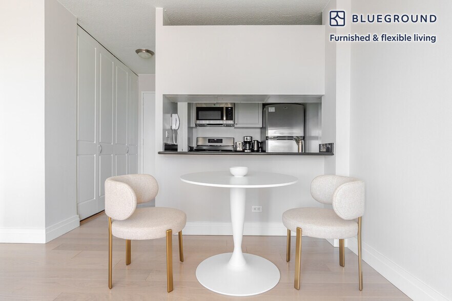 Building Photo - 155 E 31st St