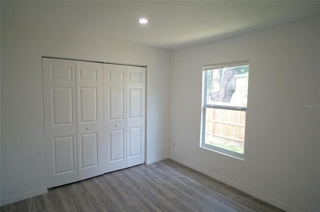 Building Photo - 908 E Cayuga St
