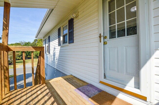 Building Photo - Budget-Friendly Fort Mill Home with Garage...