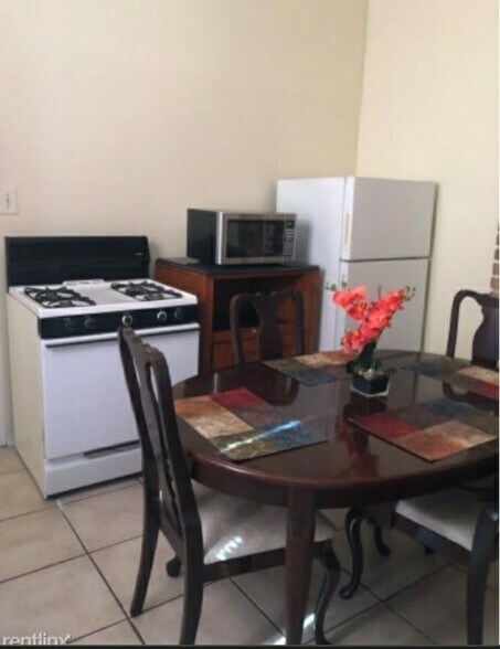 Kitchen - 3109 Milan St