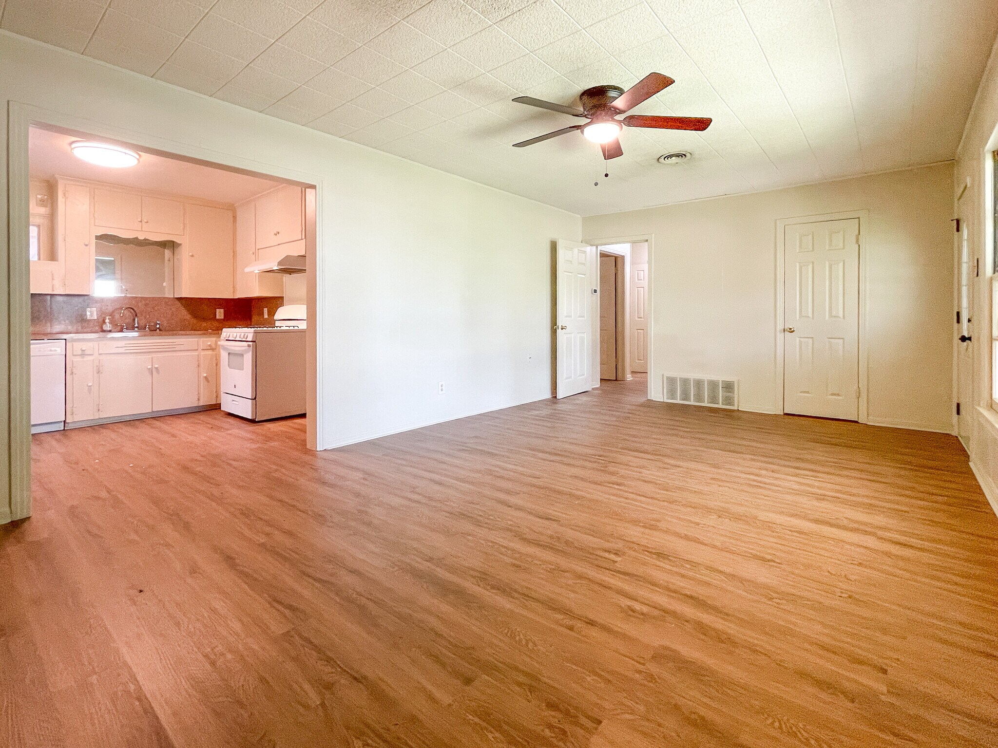 Building Photo - 4500 Anlo Ave