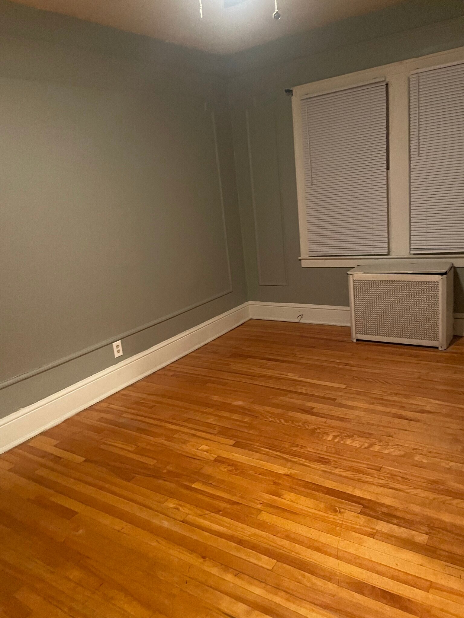 Building Photo - 572 Dickinson St