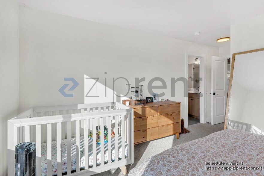 Building Photo - 15387 SE Hawthorne Mdws St