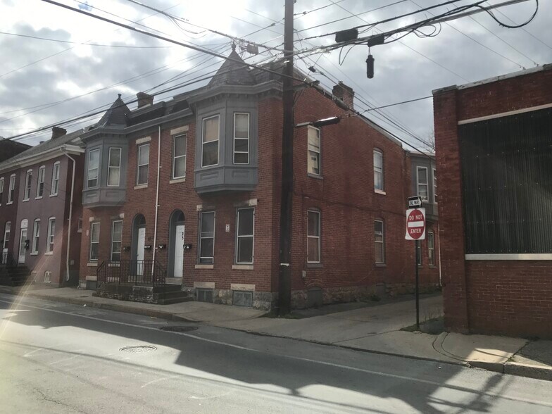 Building Photo - 25 S Locust St