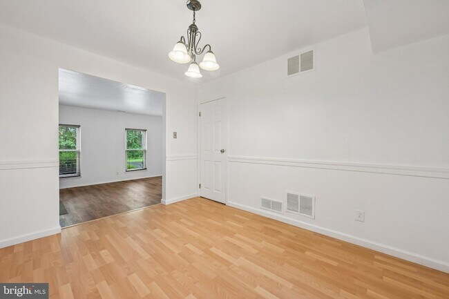 Building Photo - 19 Fawnhollow Ter