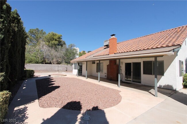 Building Photo - 6605 Vicuna Dr