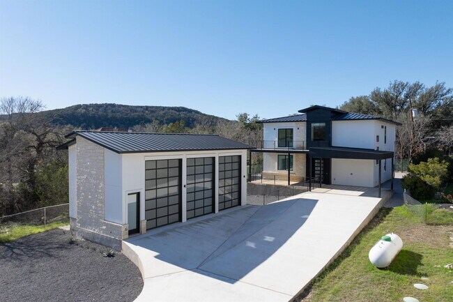 Building Photo - 1304 Minnie Dr