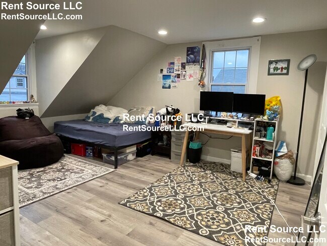 Building Photo - 73 Thorndike St