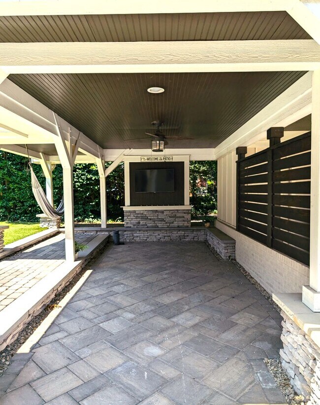 Building Photo - Plaza Midwood, Luxury 4 Bedroom/4 Bathroom Home!