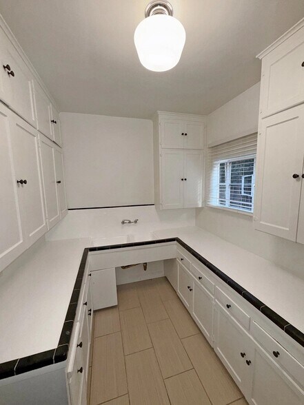 Building Photo - 9120 Beverly Blvd