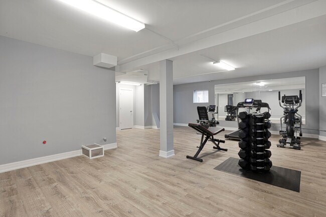 Building Photo - 7324 N Damen Ave