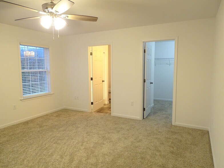 Building Photo - 207 Abbey Ln