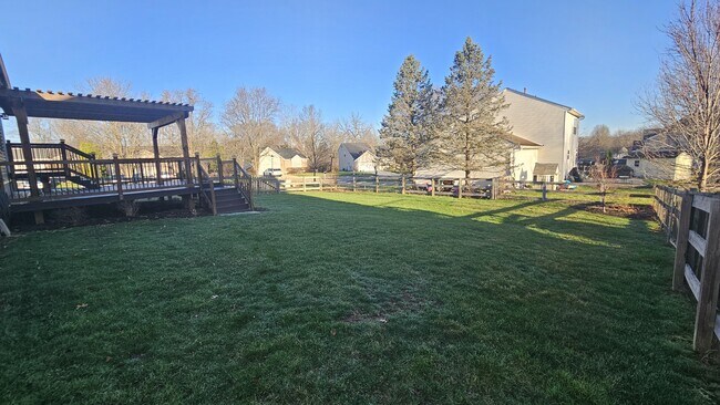 Building Photo - 560 Little Creek Dr