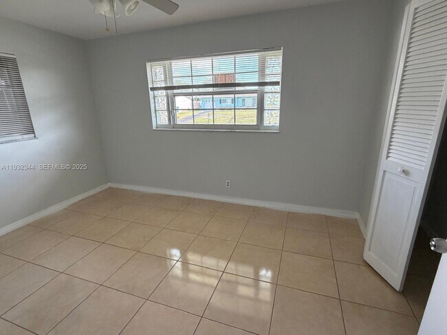 Building Photo - 16130 SW 108th Ct