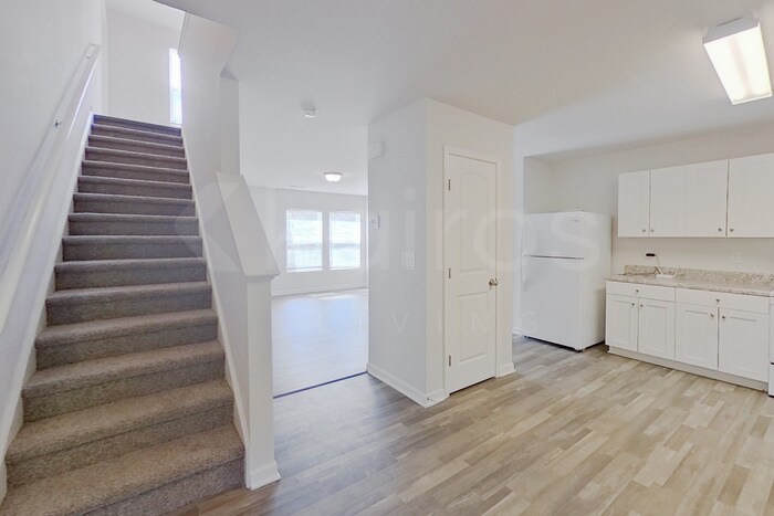 Building Photo - 137 Shamrock Dr SW