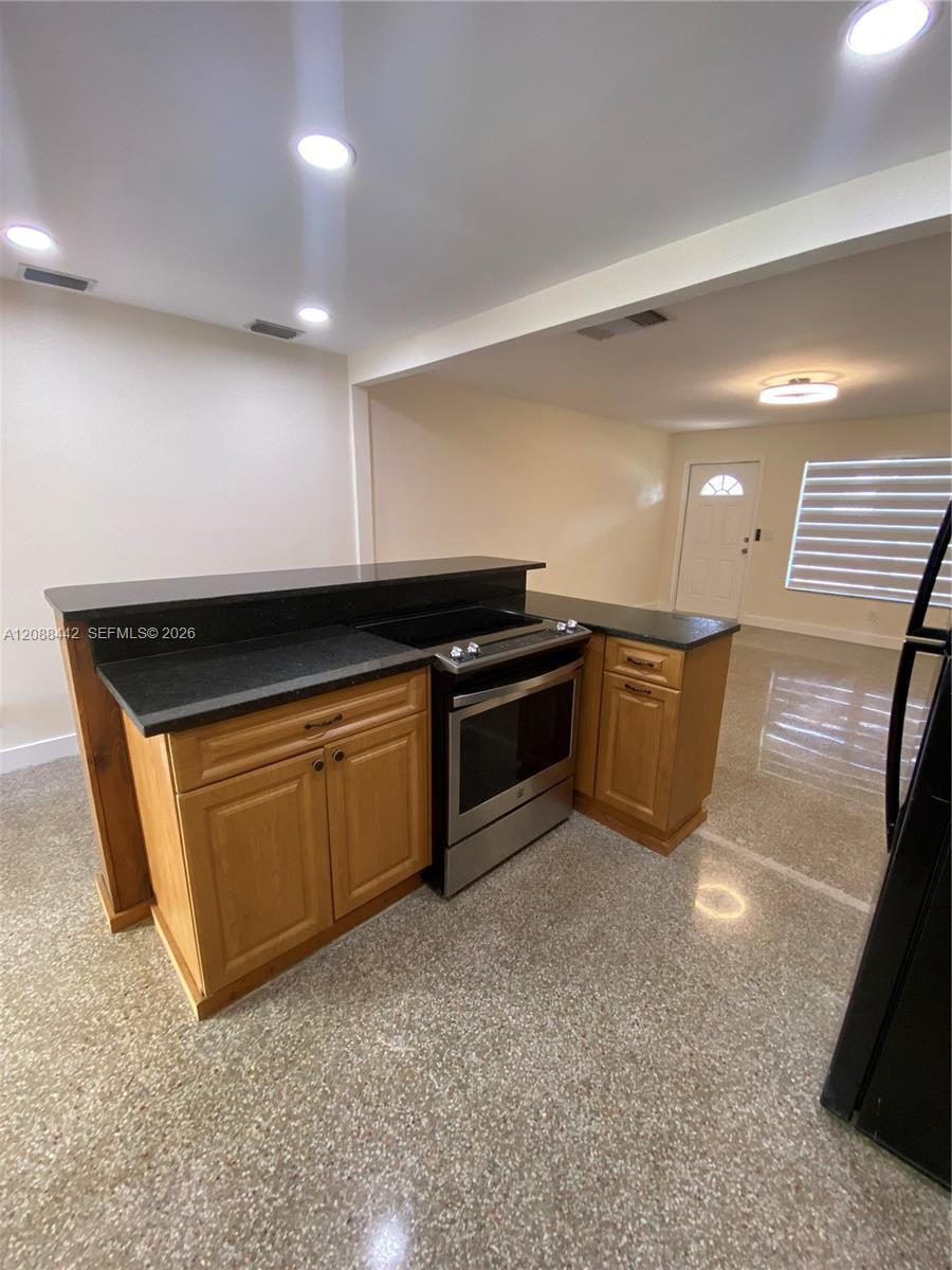 Building Photo - 6140 SW 37th Ct