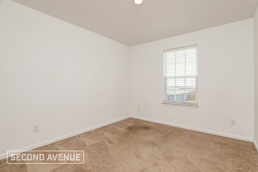 Building Photo - 10911 Lafayette Lp