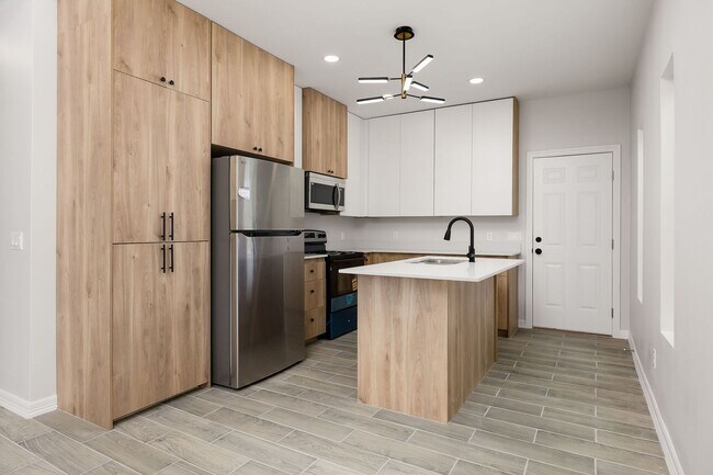Building Photo - 504 N Alexandrite Ave
