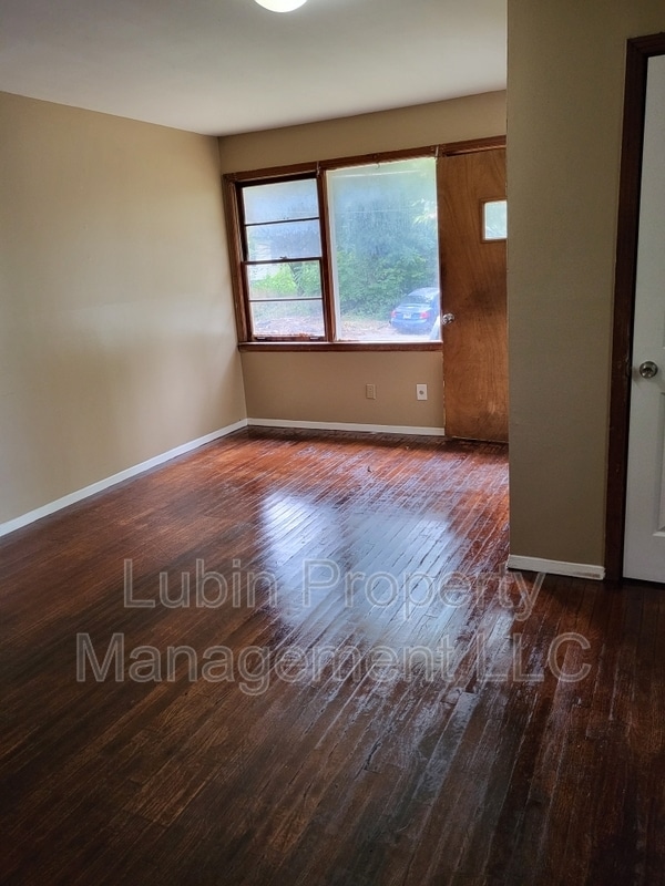 Building Photo - 2468 Yale Ave