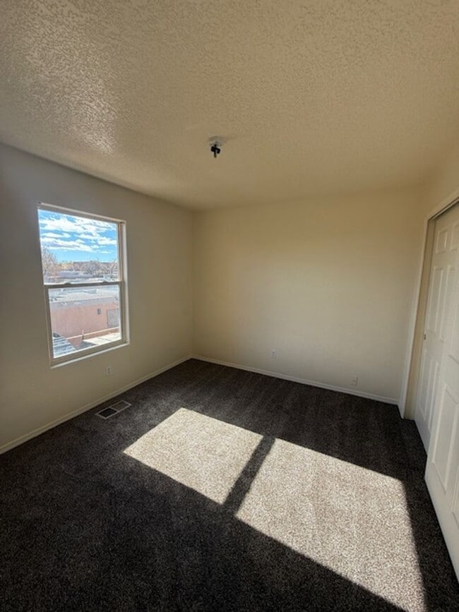 Building Photo - Beautifully updated NW Heights 2 Story 3 Bed 2 Bath Home with 1980 Square feet! Under $1.00 per s...