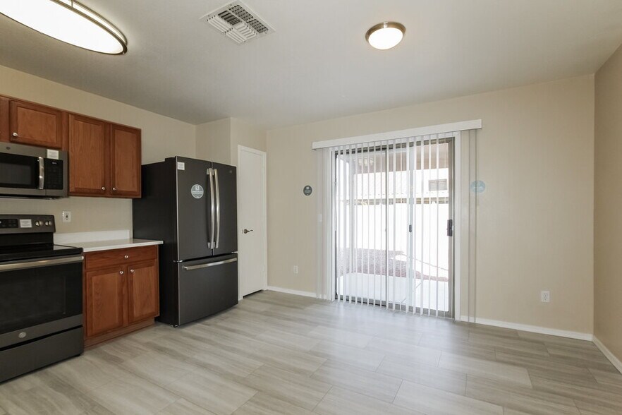 Building Photo - 3042 W Casino Ave