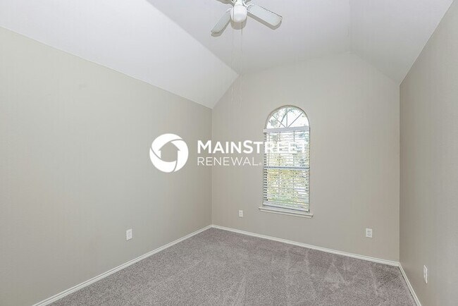 Building Photo - 4 Bedroom Pet-Friendly Home in Dallas, TX with Main Street Renewal