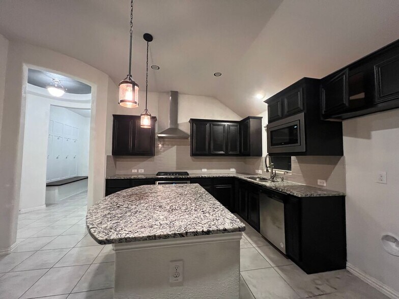 Building Photo - 1429 Freesia Dr