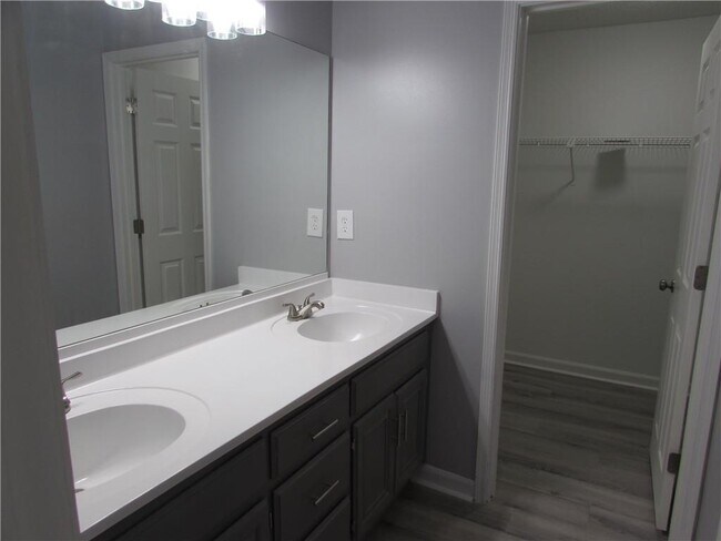 Building Photo - 1774 Twin Brooks Dr SE