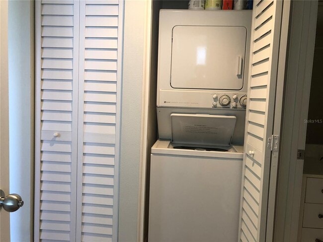 Building Photo - 8000 Sailboat Key Blvd S