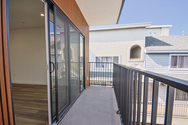 Building Photo - 5235 Satsuma Ave