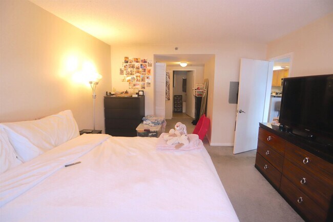 Building Photo - 700 1st St