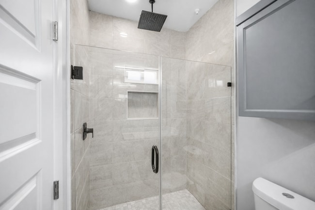 Building Photo - 2409 Indian Creek Ave