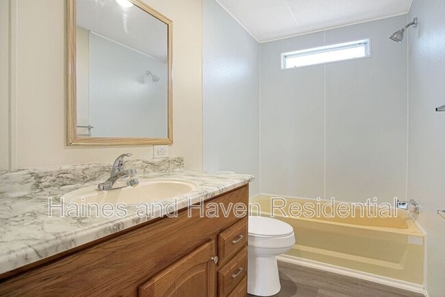 Building Photo - 322 Clearwater Lake Dr