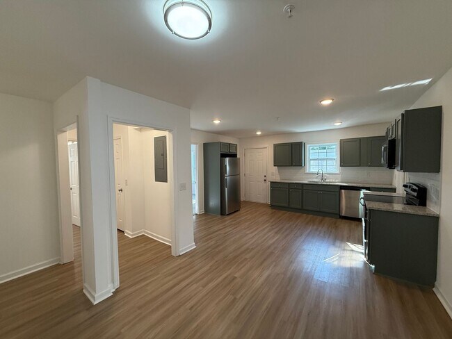 Building Photo - 208 Meadow St