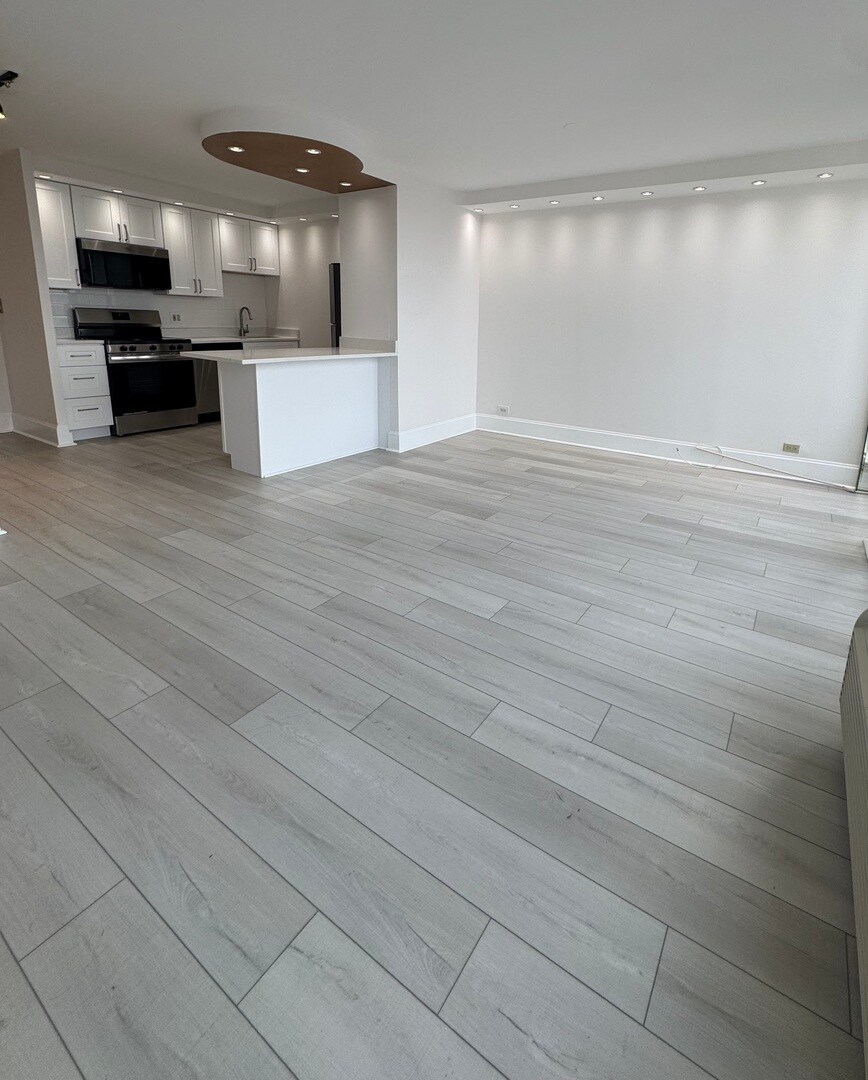 Building Photo - 111 E Chestnut St