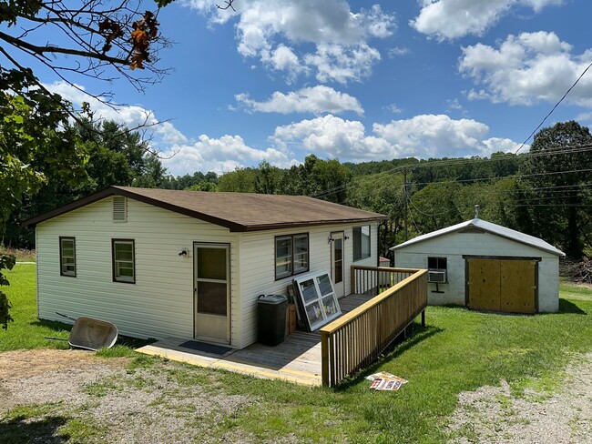 Building Photo - 3389 Happy Hollow Rd