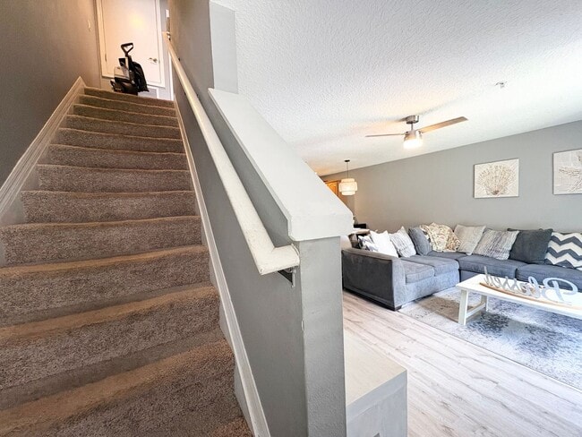 Building Photo - Fantastic 3 BR Townhome in Gated Winter Springs community with Pool and great schools