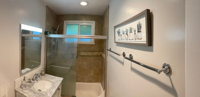 Building Photo - 7236 Oakdale Ave