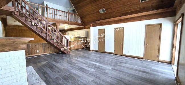 Building Photo - 114 Bryan St