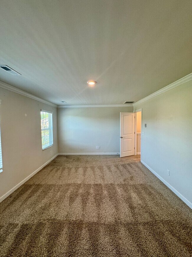 Building Photo - 3BR/2.5BA; Desirable Belmont Location